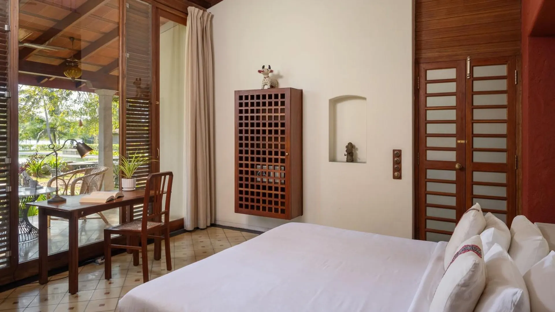 Kochi Baymaas Lake House לינה וארוחת בוקר